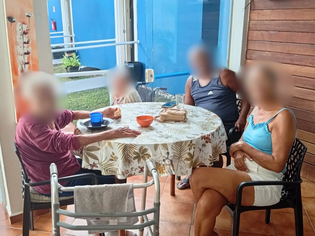 Refeitório: Espaço destinado às refeições.